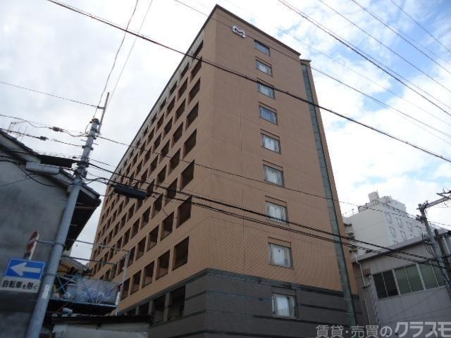 【ロイヤルコート院町の建物外観】