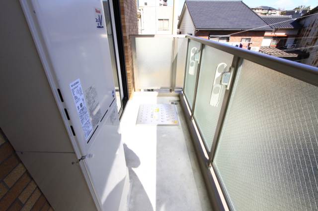 バルコニー　階数により壁紙のデザインが異なります