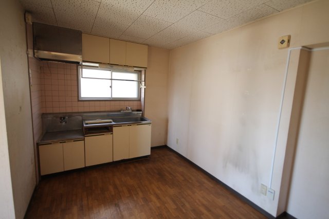 キッチン　同じ建物の別のお部屋の写真です。