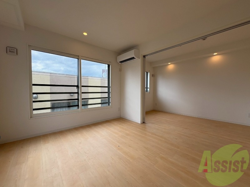 居室・リビング　広々としたリビングですね。使い勝手がよさそうですね！