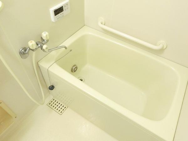 バス・シャワールーム　追い焚き機能付きバス！