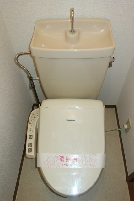 トイレ　洗浄機能付暖房便座