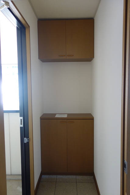 玄関　上下ともに下駄箱となります！