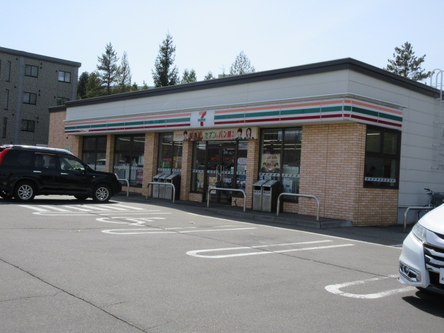 コンビニ　セブンイレブン帯広東8条南12丁目店（コンビニ）まで634m
