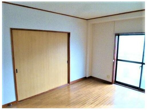 居室・リビング　開放感のあるゆったりとしたお部屋です♪