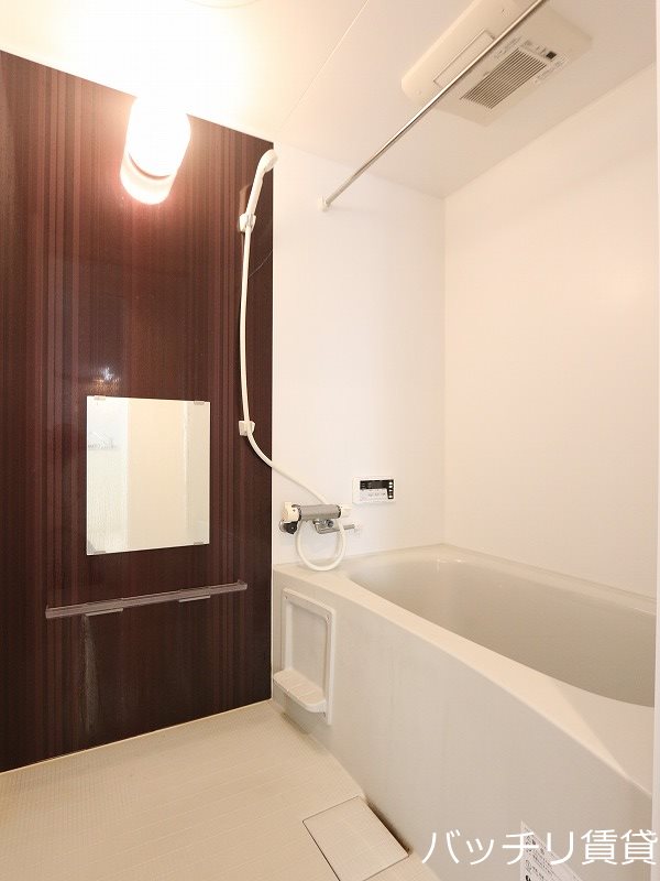 バス・シャワールーム　画像は、同型タイプの為、現状を優先いたします。