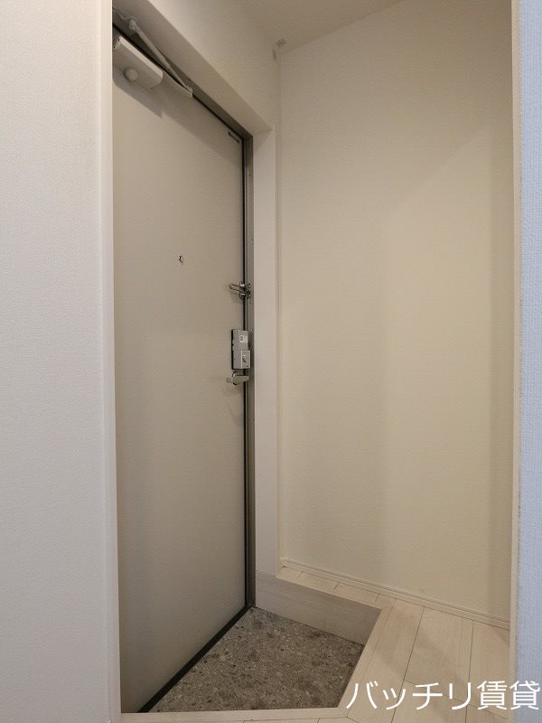 玄関　画像は、同型タイプの為、現状を優先いたします。