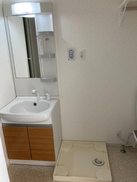 洗面設備　※別号室の写真となります。