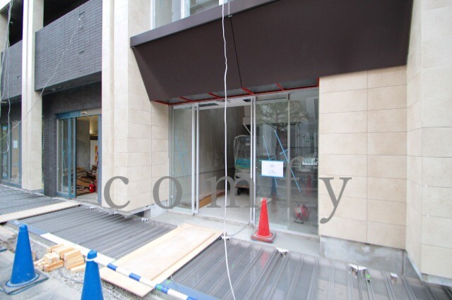 エントランス　オートロック付きエントランス