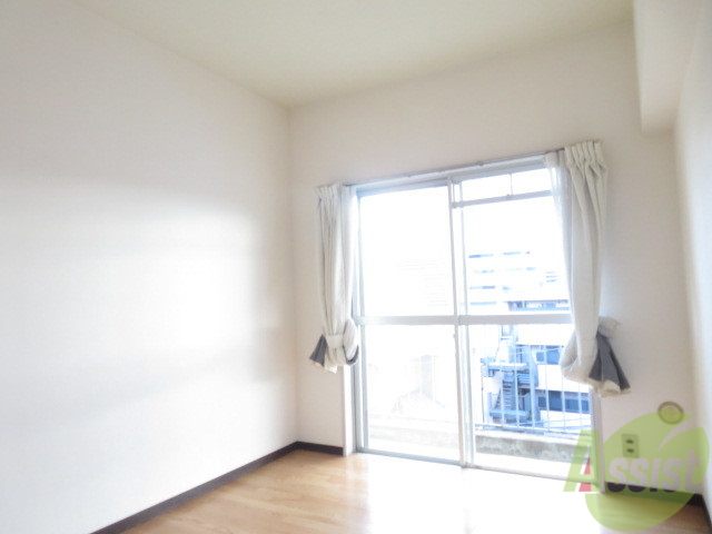 居室・リビング　光が入ってきて、明るい印象のお部屋でした。