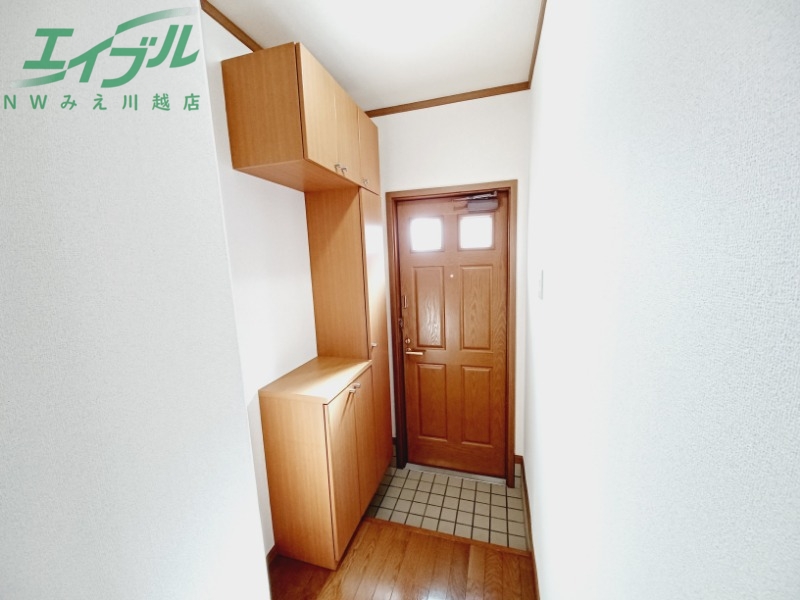 玄関　同型別部屋のお写真です