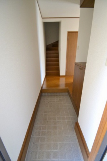 玄関　※他部屋の写真です。