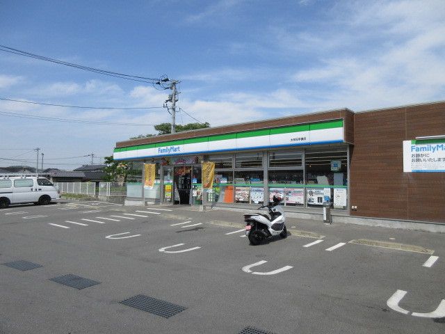 コンビニ　ファミリーマート（コンビニ）まで450m