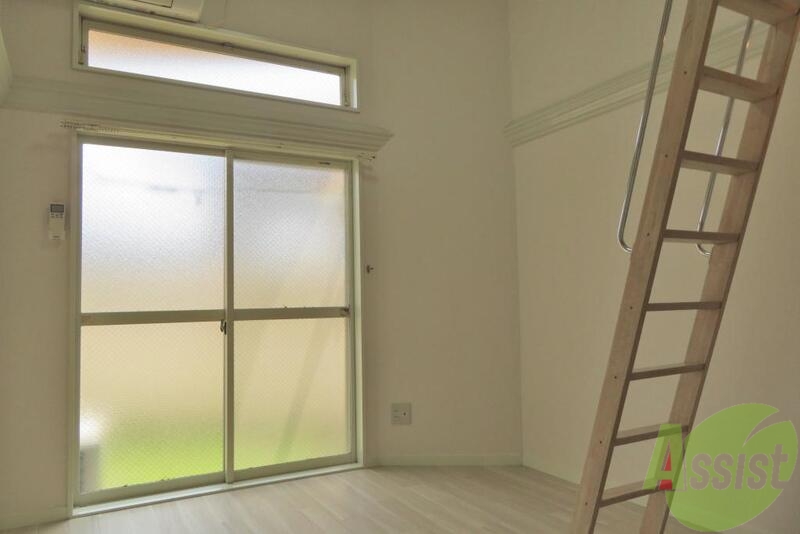 居室・リビング　リビングは、こんな感じで綺麗なフローリングが広がっていますね