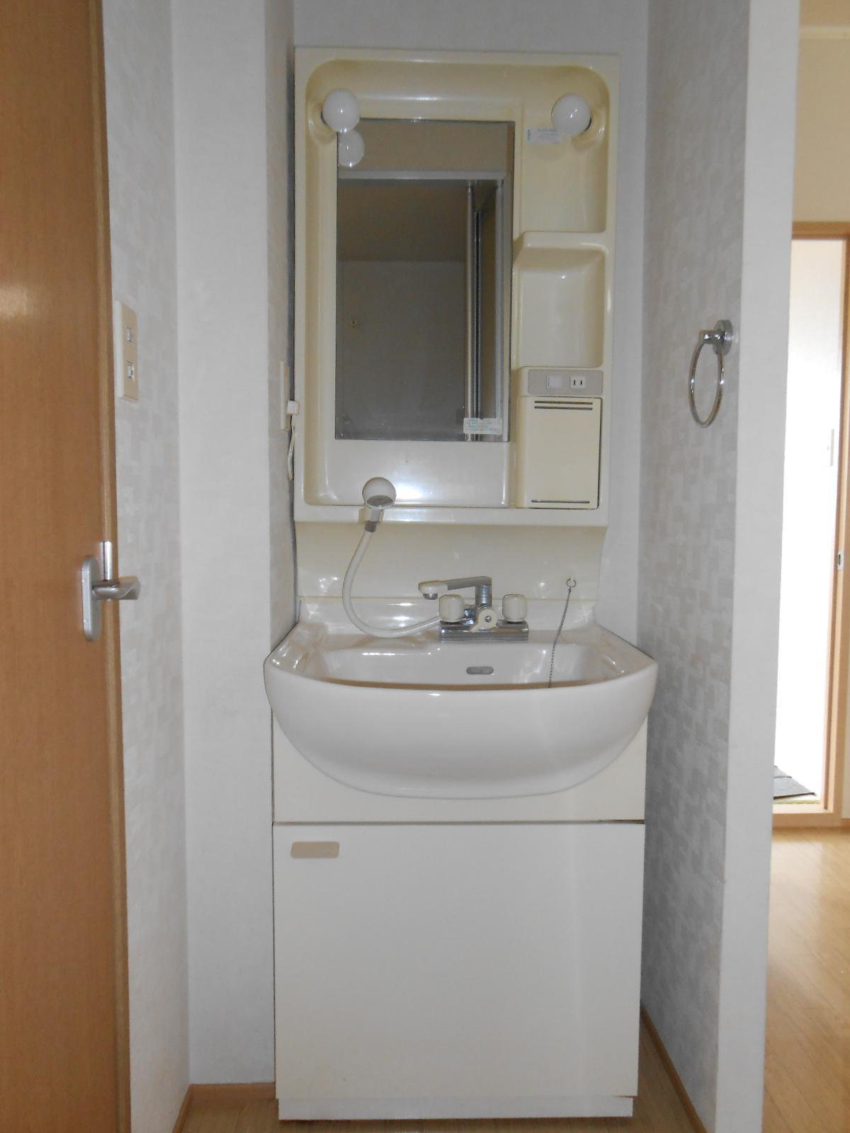 洗面設備　お化粧や髪のセットに便利な洗面化粧台♪