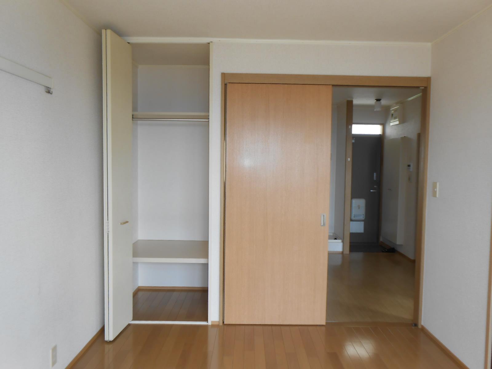 収納　小物と分けて収納ができるクローゼット♪