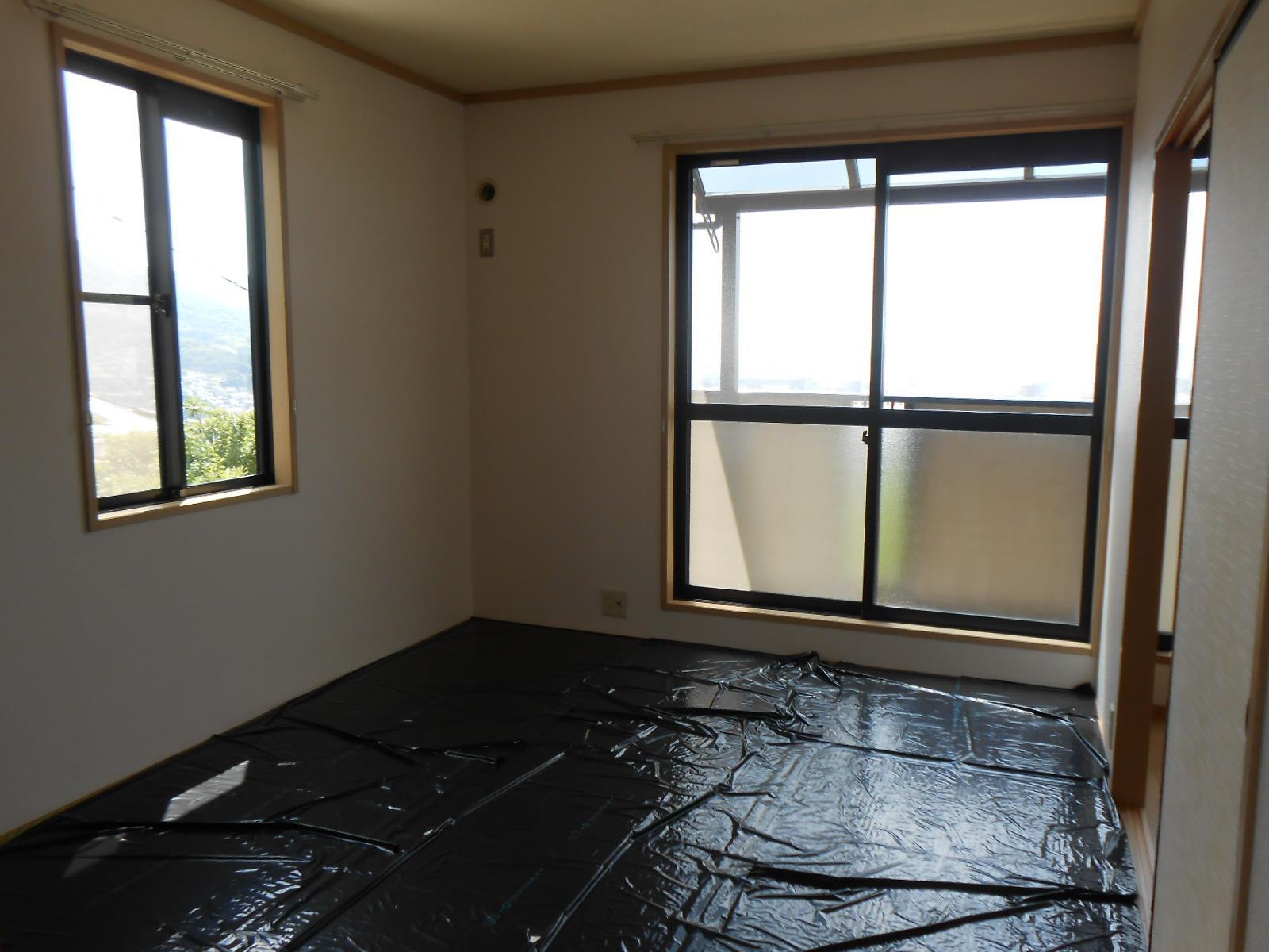 その他部屋・スペース　二面採光で明るく風通しの良い和室6帖♪