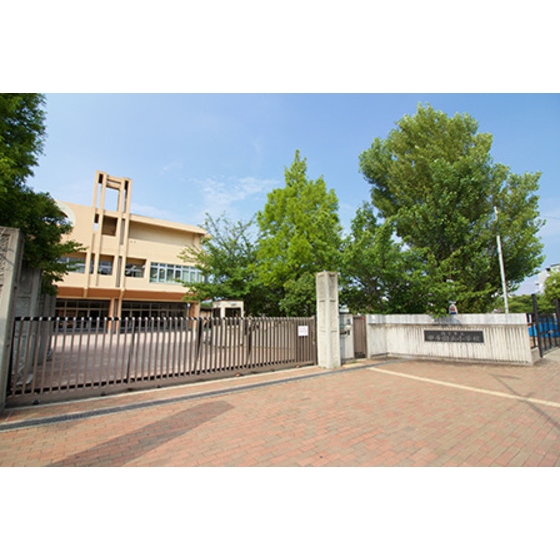 小学校　西宮市立甲子園浜小学校（小学校）まで729m