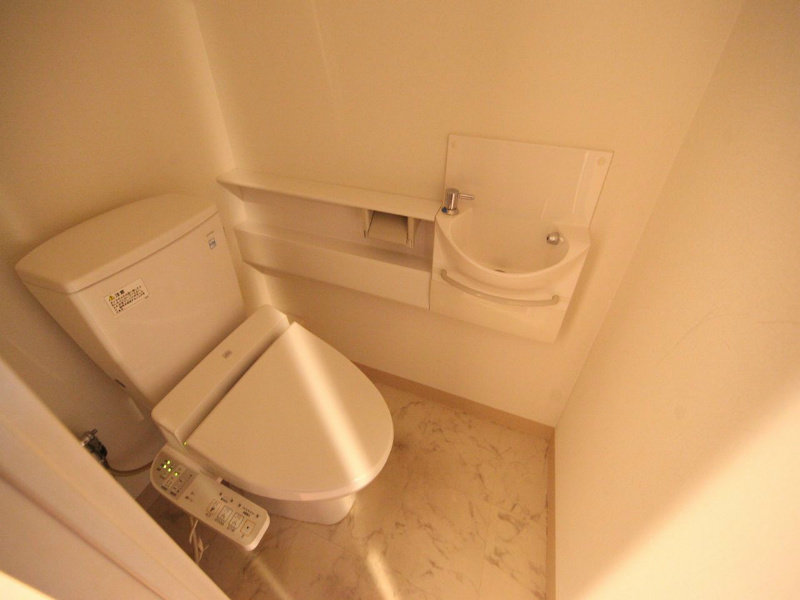 トイレ　温水洗浄暖房便座付　手洗付トイレ