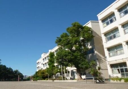 小学校　横浜市立谷本小学校（小学校）まで656m