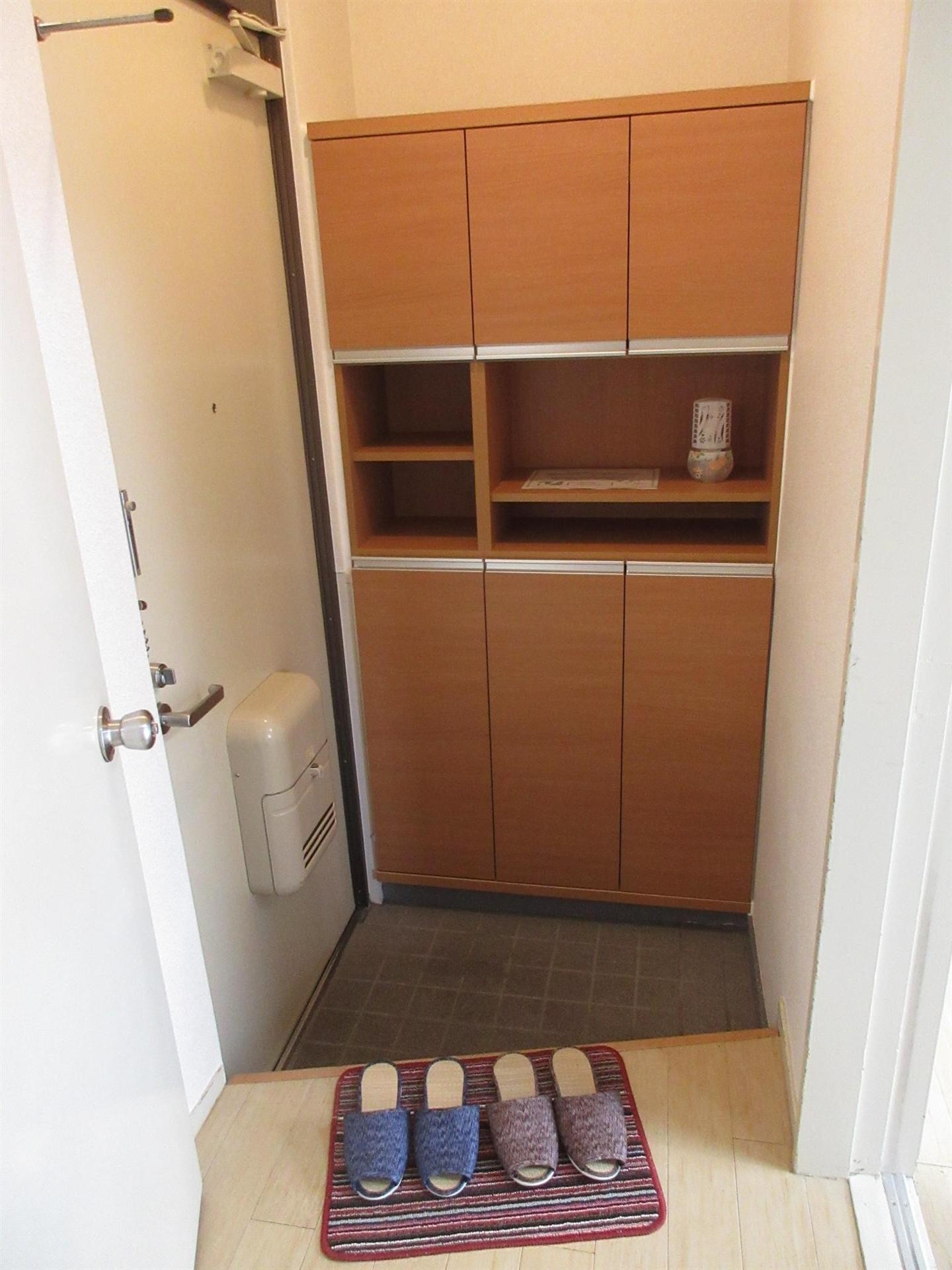 玄関　収納バッチリのシューズボックス備え付け玄関☆