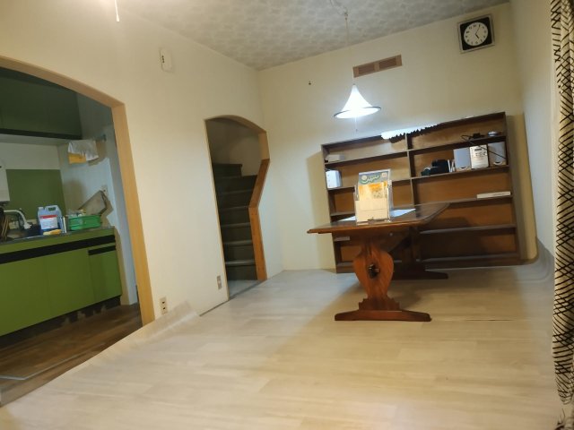 居室・リビング　リビング広々、クッションフロア新品施工中です！