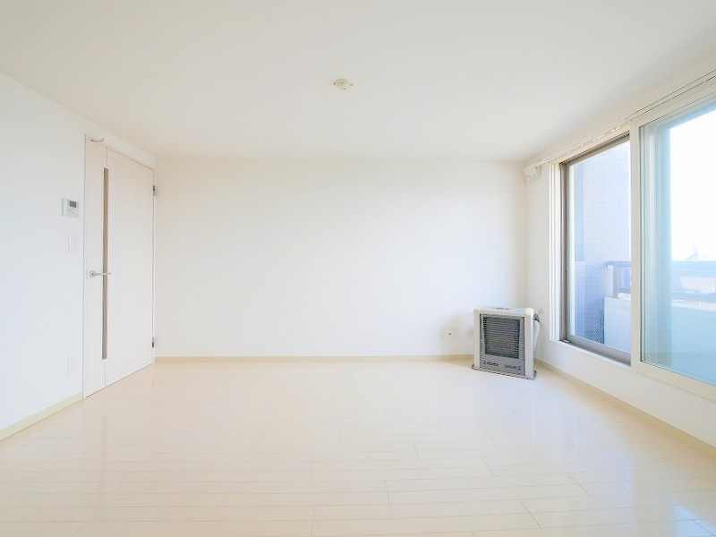 居室・リビング　配置がしやすい、白を基調としたお部屋です♪