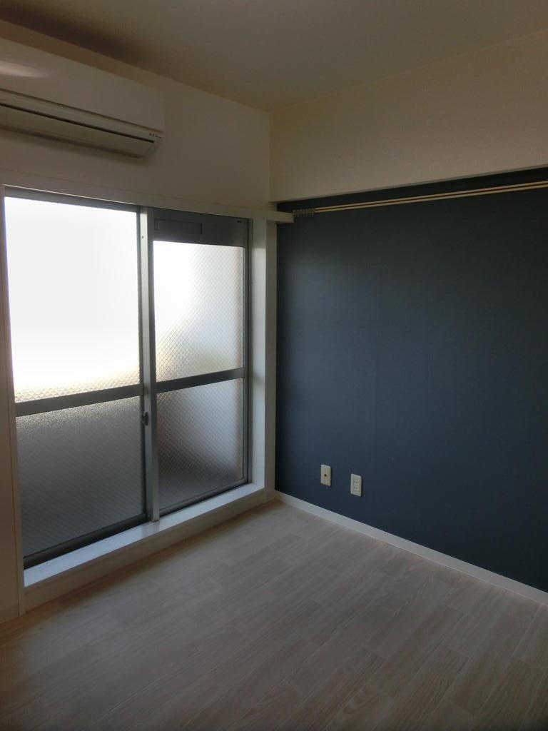 居室・リビング　フローリング調CFのお部屋です。アクセントクロス１部使用。