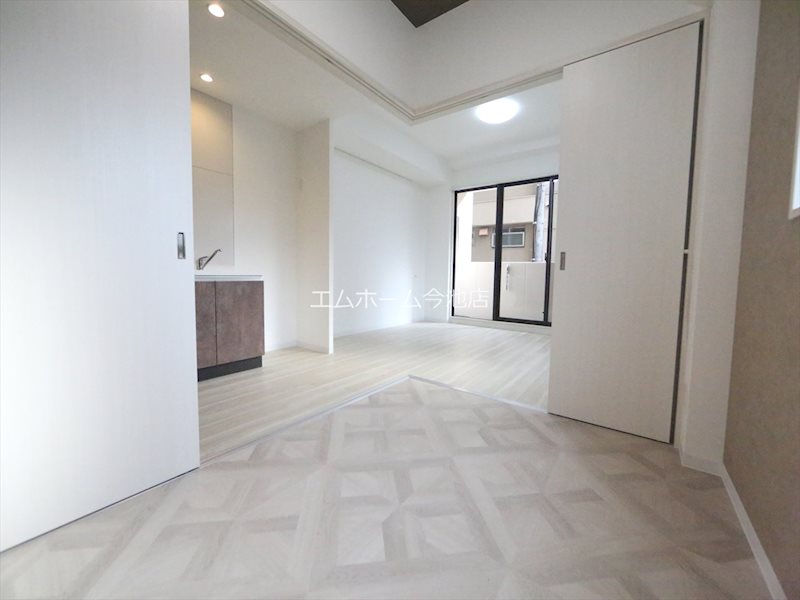 その他部屋・スペース　洋室4.3帖　窓付（換気良好）収納充実しています