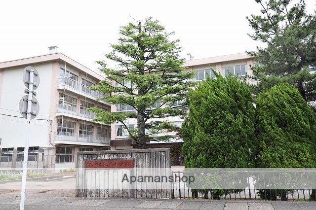 中学校　富山市立北部中学校（中学校）まで692m