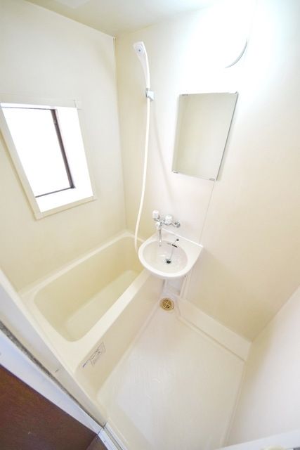 バス・シャワールーム　綺麗なバスルーム