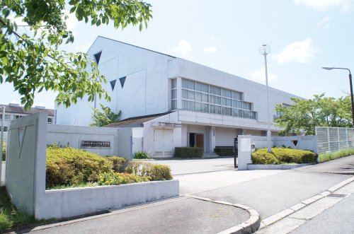 中学校　三田市立ゆりのき台中学校（中学校）まで3668m