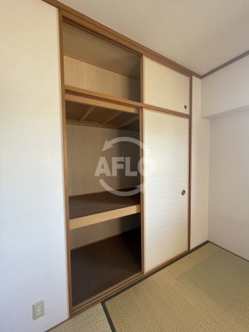 収納　エル・セレーノ九条　押入れ