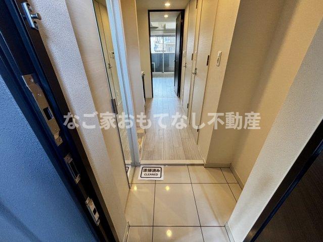 玄関　※写真は別号室