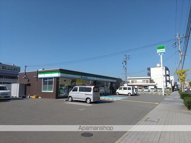 コンビニ　ファミリーマート和歌山小雑賀店（コンビニ）まで551m