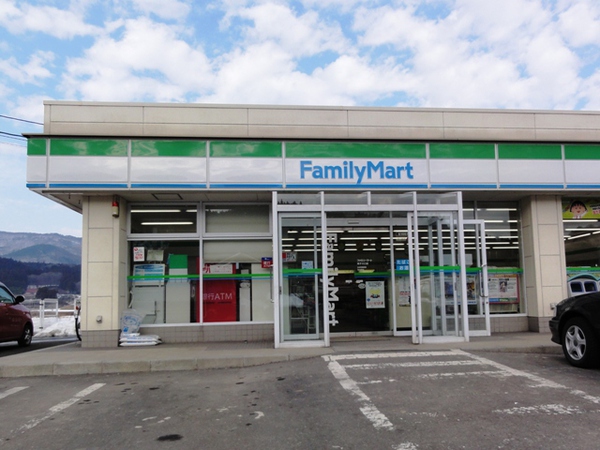 コンビニ　ファミリーマート 吹上駅北店（コンビニ）まで31m