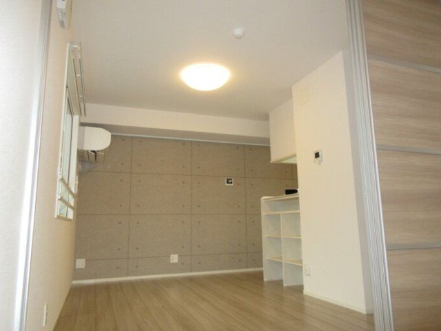 居室・リビング　☆明るい洋室☆