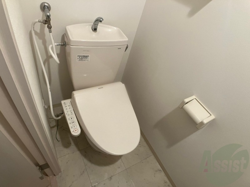 トイレ　こちらはトイレです。清潔感があり、安心して使用できます。