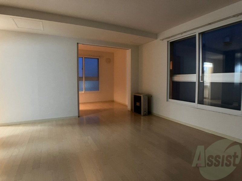 居室・リビング　広くてキレイなお部屋が広がっていて、充実した生活が送れそう。