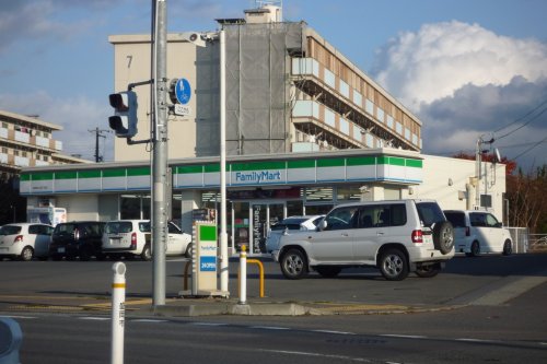 コンビニ　ファミリーマート 盛岡厨川四丁目店（コンビニ）まで304m