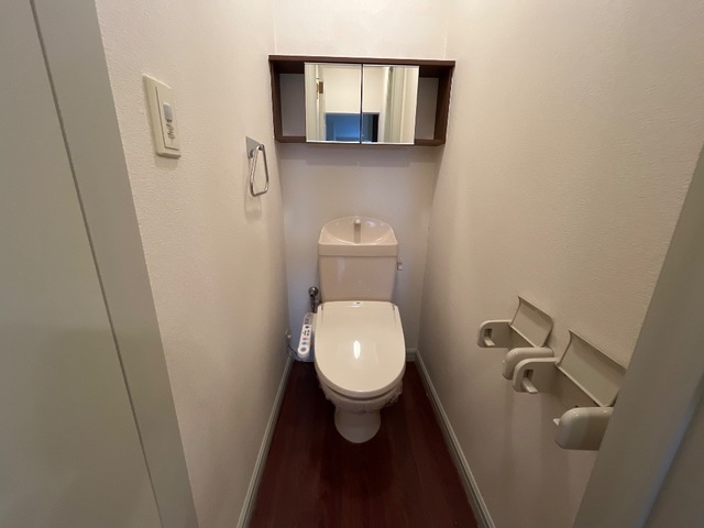 トイレ　※同タイプの部屋写真です
