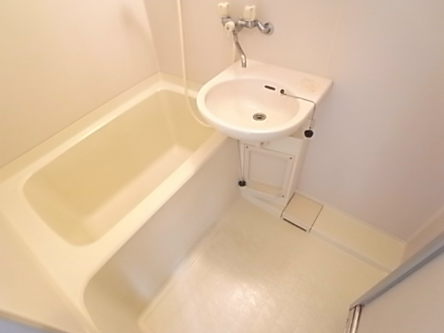 バス・シャワールーム　同一物件別部屋写真