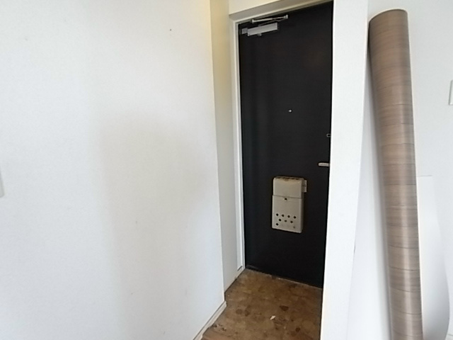 玄関　同一物件別部屋写真