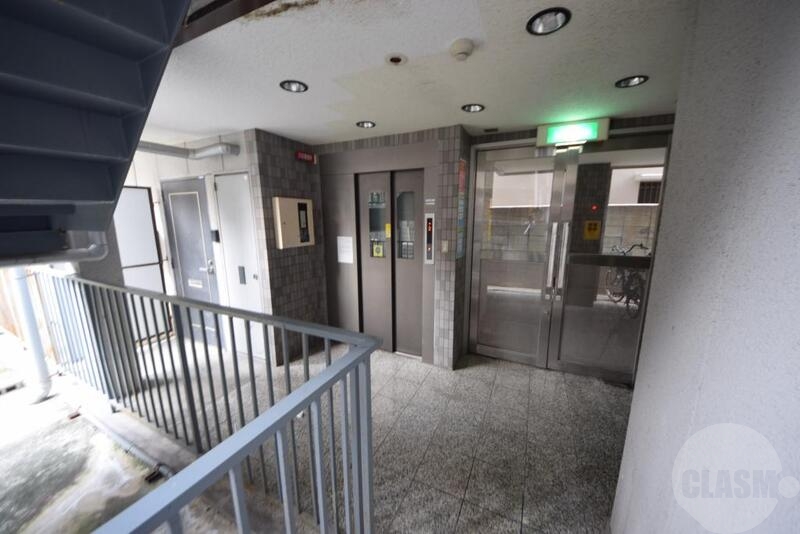 ロビー　エレベーターもあります