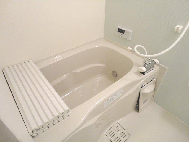 バス・シャワールーム　浴室乾燥機・追い焚き付き♪