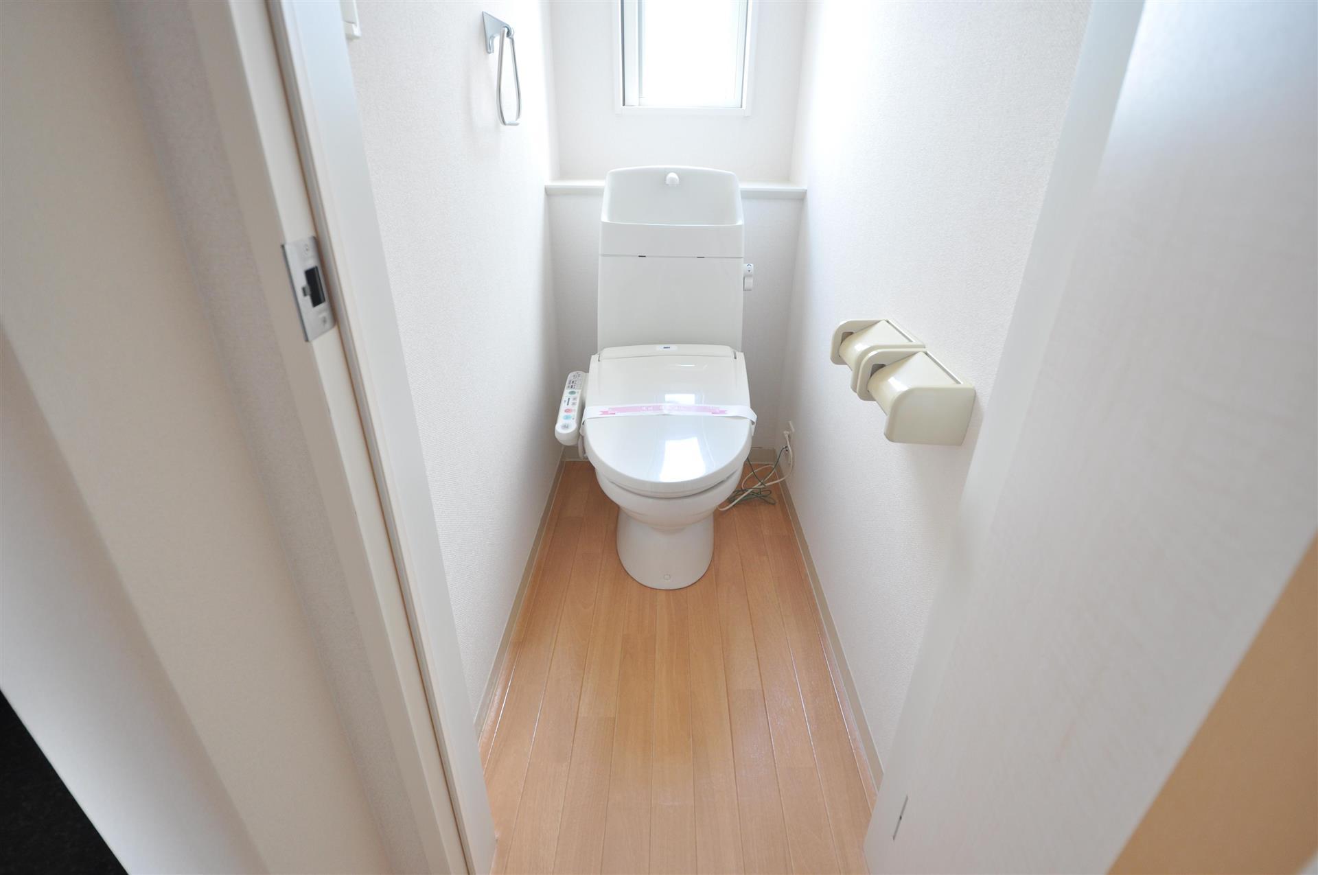 トイレ　ウォシュレット付き♪