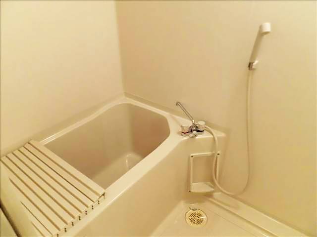 バス・シャワールーム　バスルームです