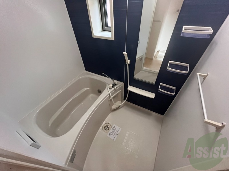 バス・シャワールーム　バスルームはこちらです。広々としてゆったり休めます。