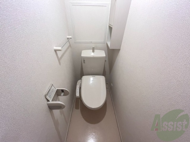 トイレ　ウォシュレット機能がついたトイレです。安心して使用できますね