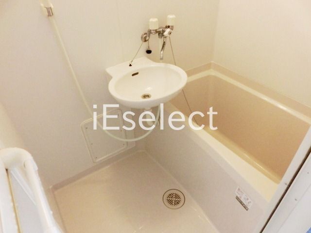 バス・シャワールーム　浴室乾燥機付きです。